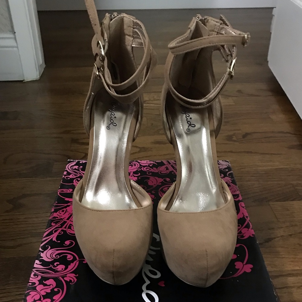 Heels - Picture 2 of 5